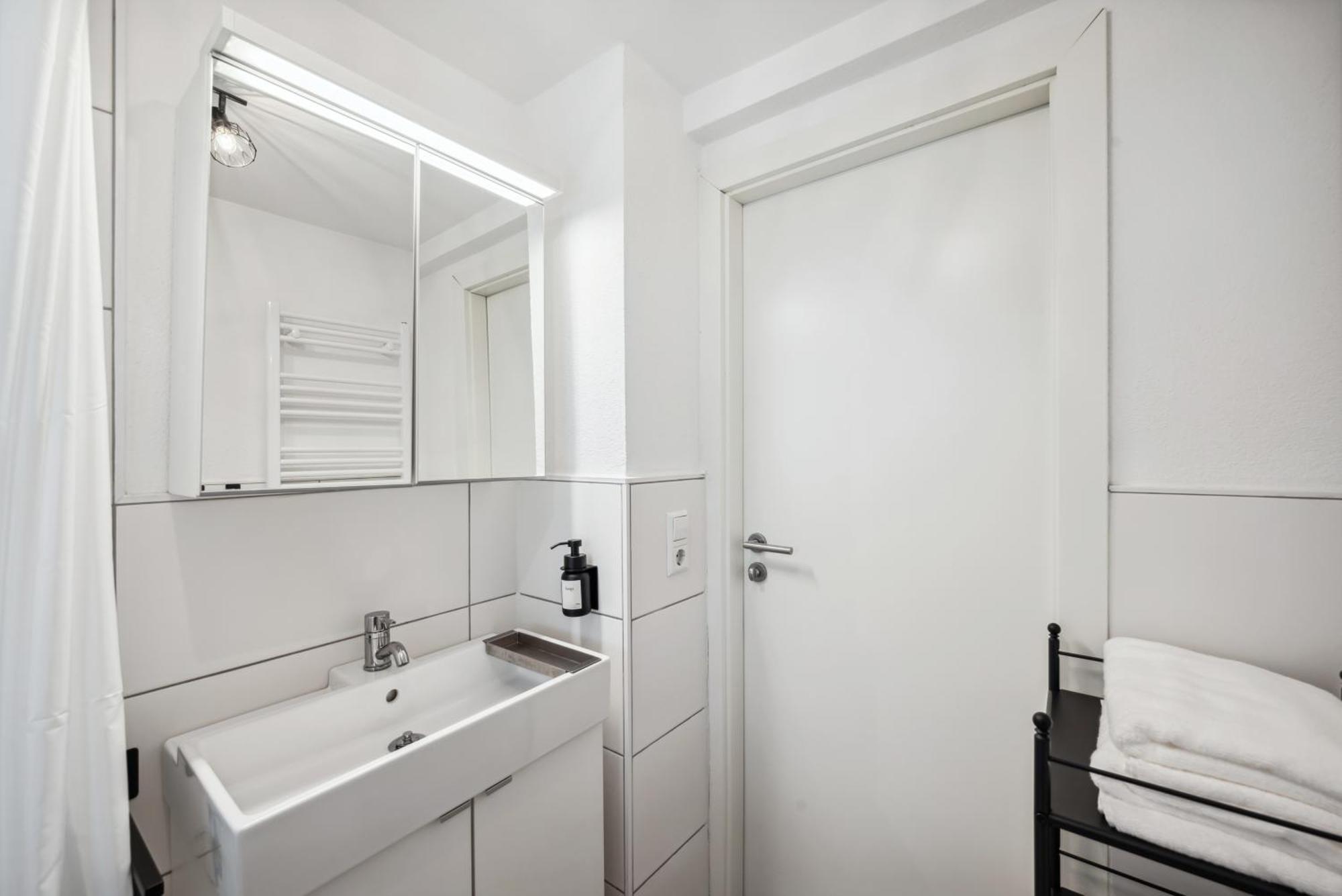 Malu Rooms - Ruhige Lage, Erdgeschoss, Smarttv, Netflix, 24H Checkin, ルートヴィヒスブルク エクステリア 写真